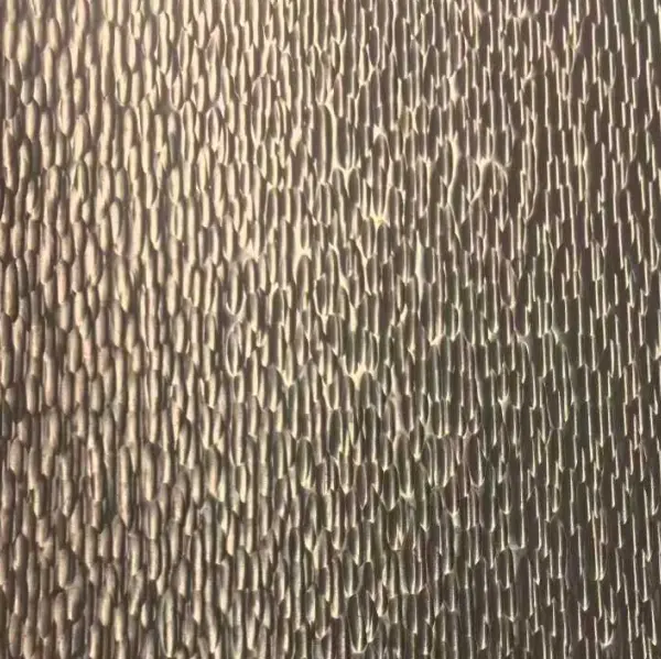 Hammered stainless steel sheet with elongated irregular metallic texture