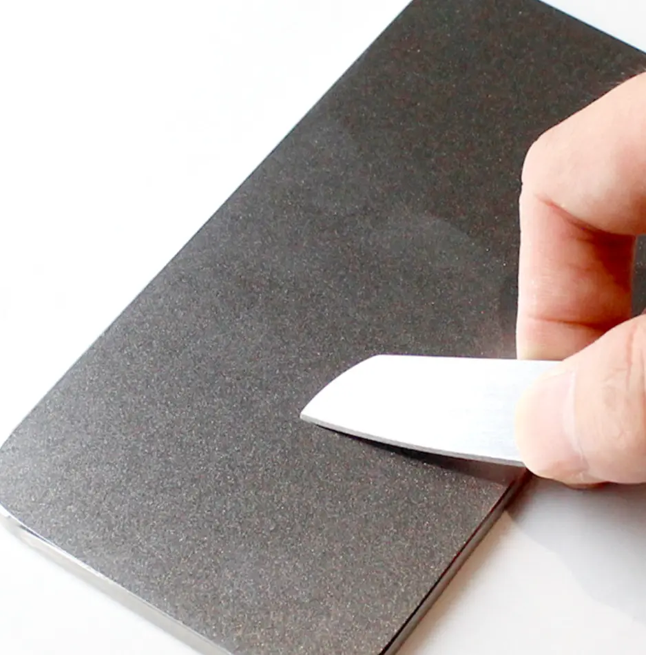 Anti-scratch stainless steel sheet